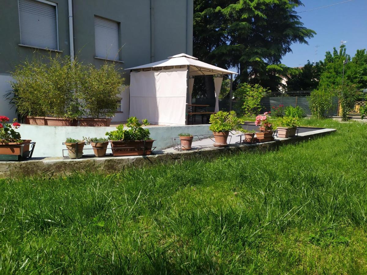 Casa Vacanze I Giardini Di Marzo San Giorgio di Mantova Eksteriør billede